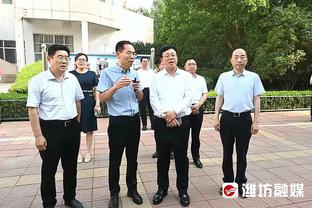 里弗斯治下的雄鹿进攻效率第23 防守效率第11 净效率第19